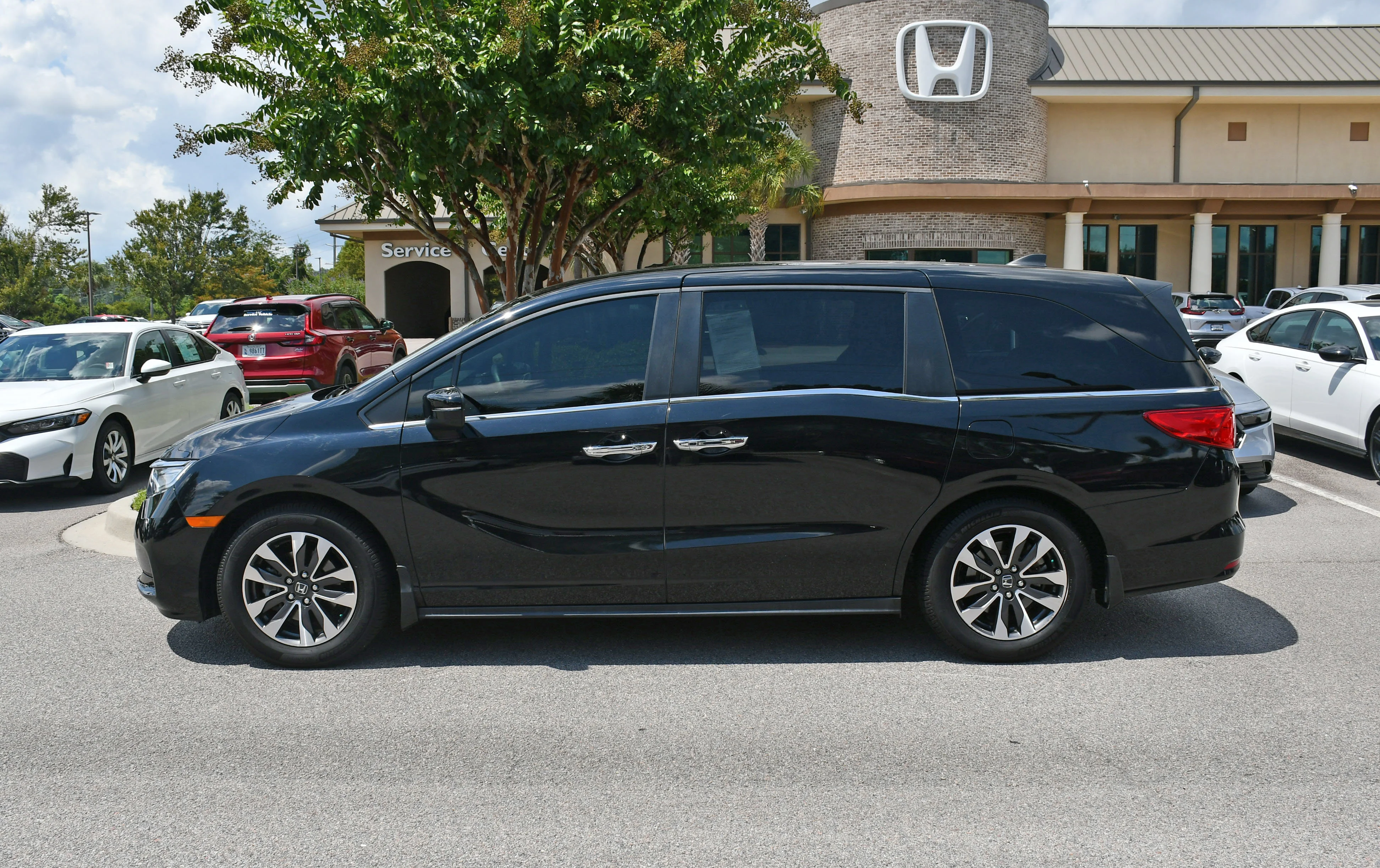 Used 2022 Black Honda EX-L image 1