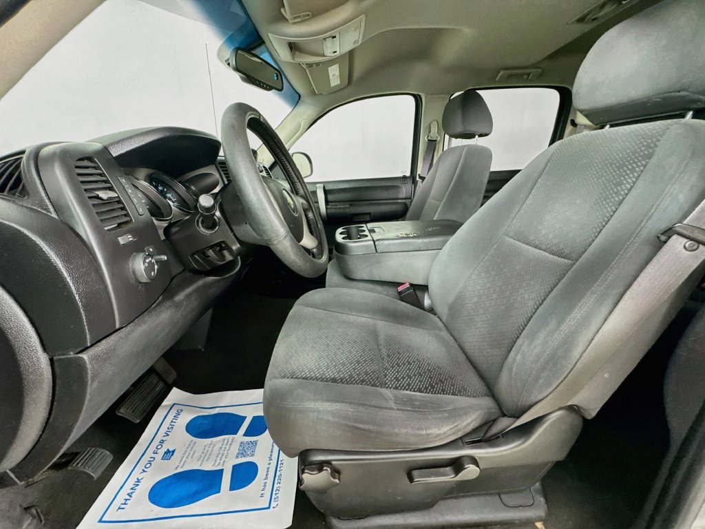 Used 2008 Graystone Metallic Chevrolet LT image 24