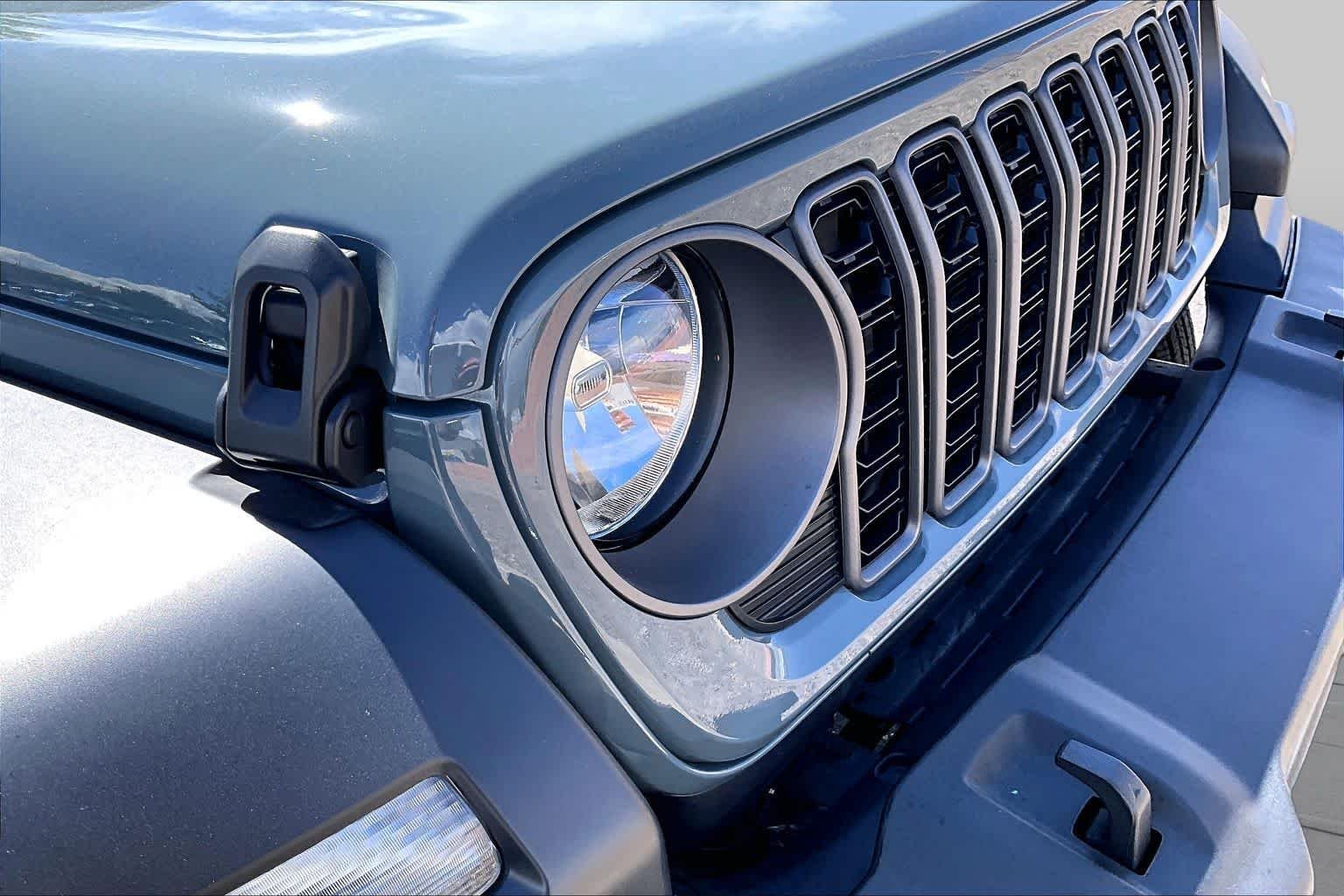 Used 2026 Anvil Clearcoat Jeep Sport image 24