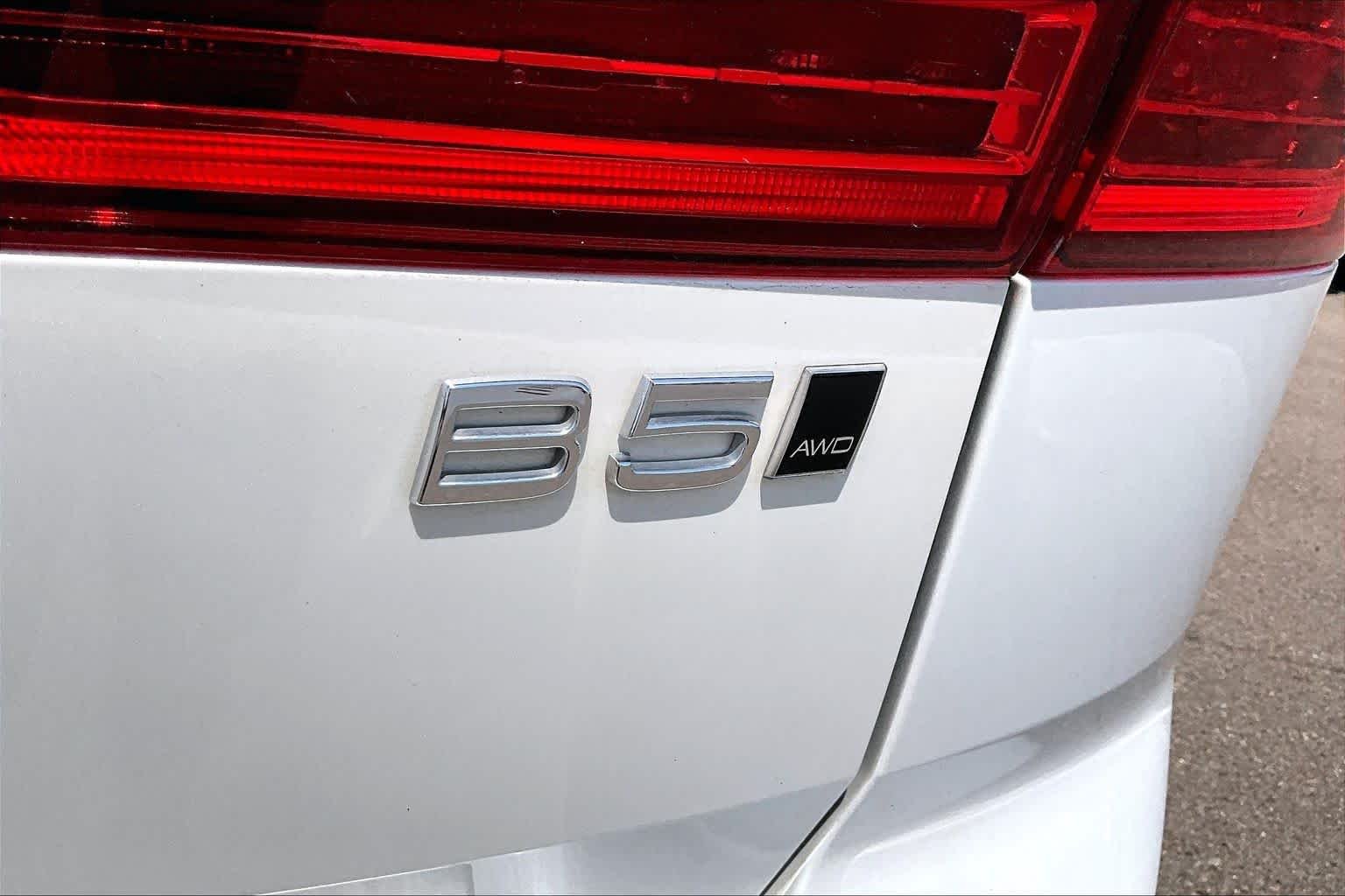 Used 2022  Volvo Momentum image 10