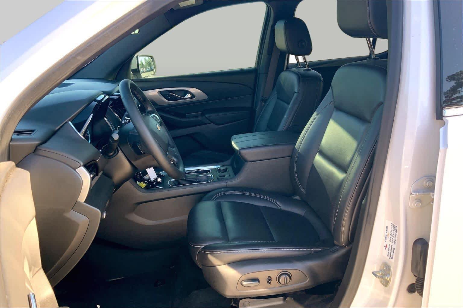 Used 2023 Iridescent Pearl Tricoat Chevrolet LT Leather image 7
