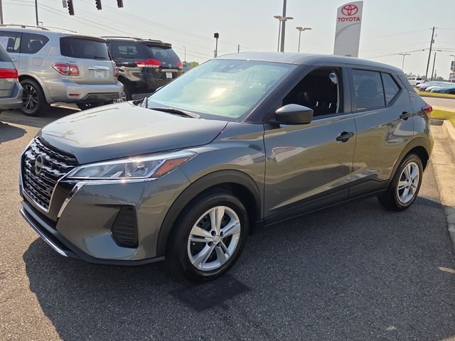 Used 2025 Gray Nissan S image 3