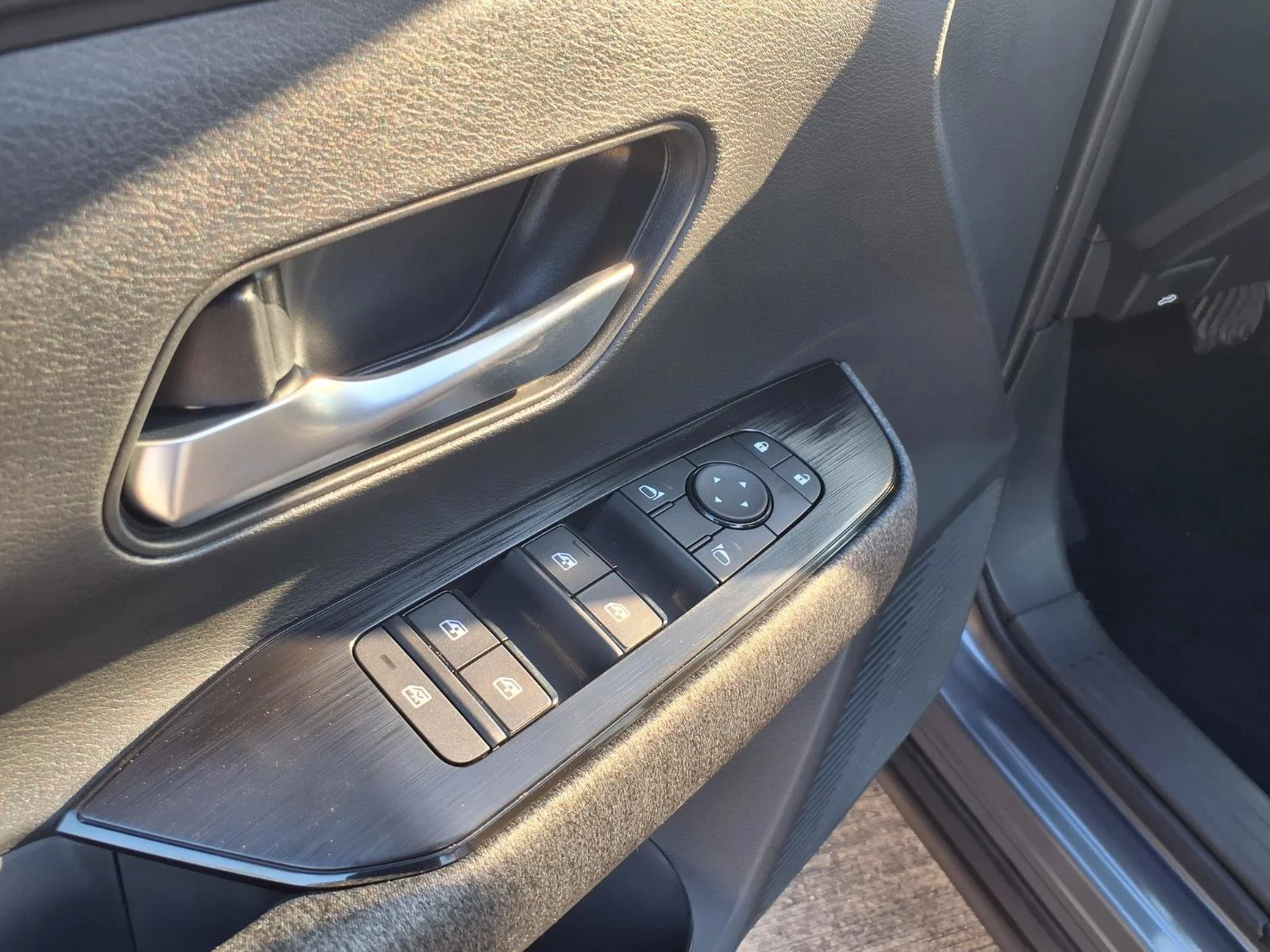 New 2027 Gun Metallic Nissan SV image 10
