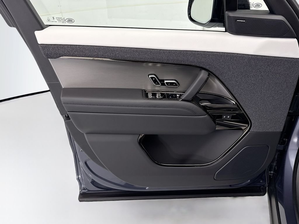 New 2026 Varesine Blue Land Rover Dynamic SE image 23