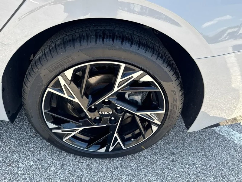 Used 2025 Wolf Gray Kia GT-Line Auto FWD image 27