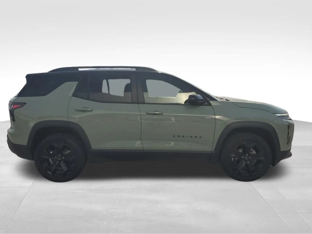 Used 2025 Green Chevrolet LT image 9