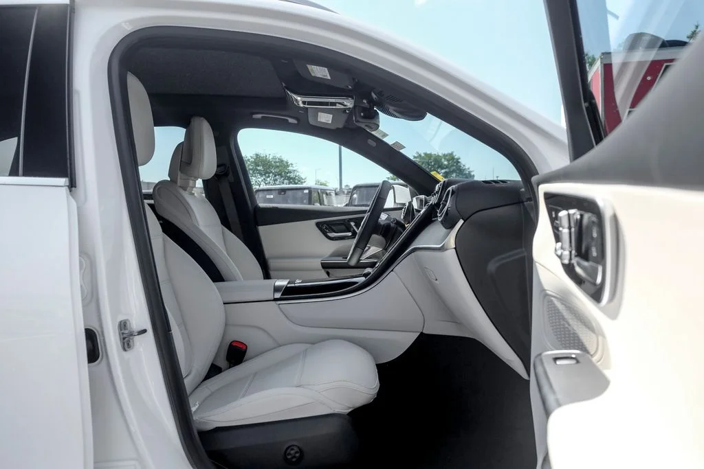 New 2027 Polar White Mercedes-Benz GLC 300 image 19