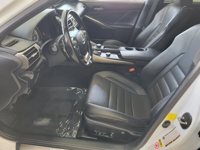 Used 2016 Ultra White LEXUS 4DR SDN image 9