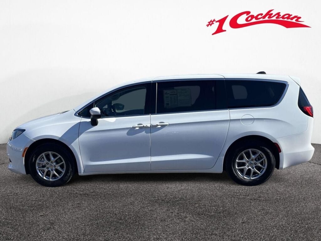 Used 2023 Bright White Clearcoat Chrysler LX image 10