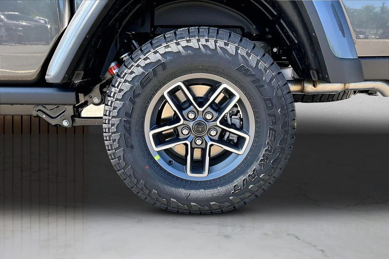 New 2026 Granite Crystal Metallic Clear-Coat Exterior Paint Jeep Mojave image 28