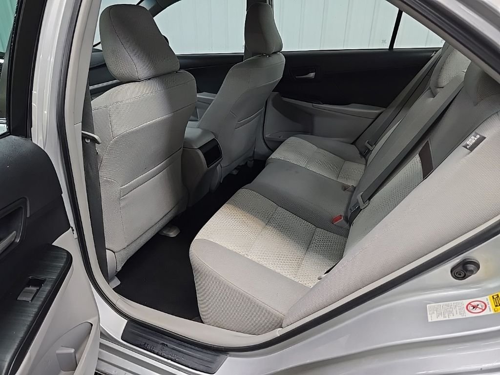 Used 2014 Silver Toyota LE image 33