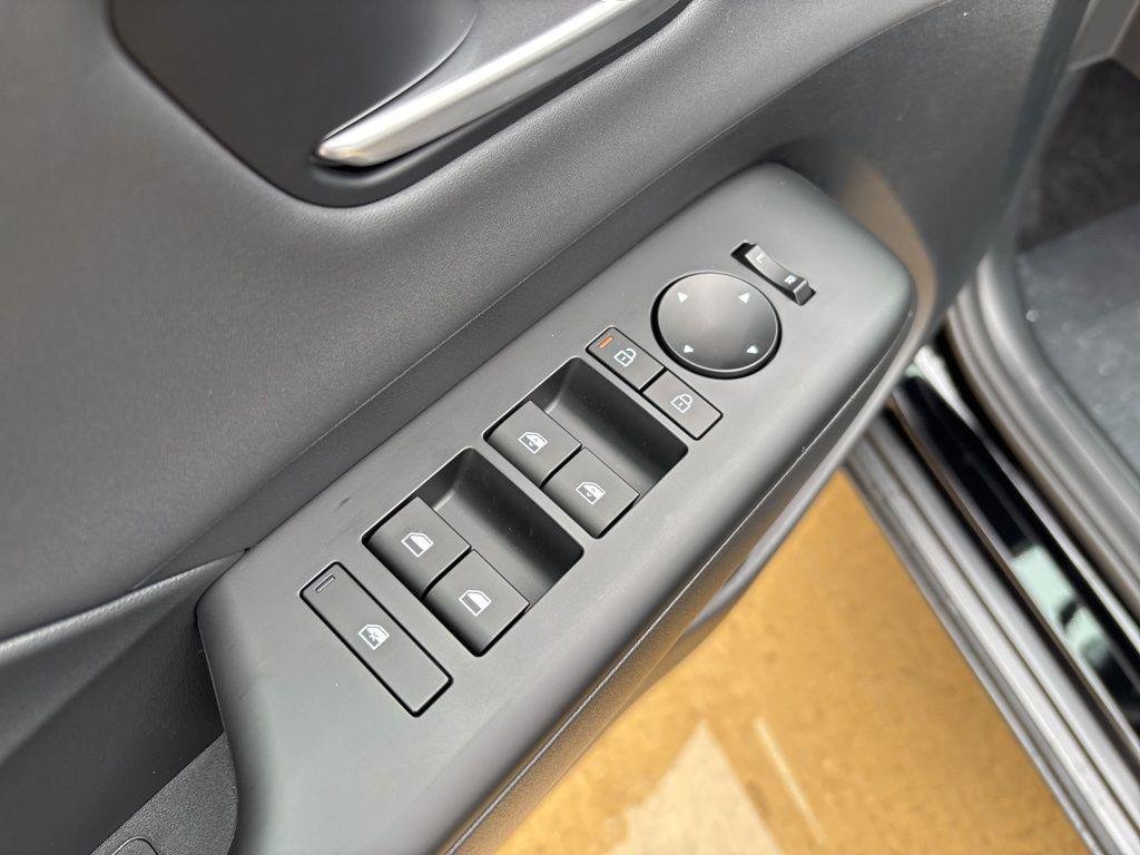 New 2026 Abyss Black Hyundai SEL Premium AWD image 16