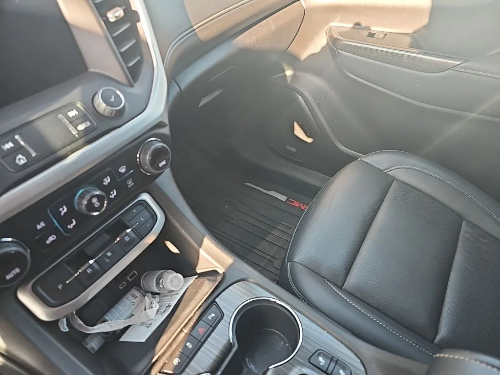 Used 2023 White GMC SLT image 2