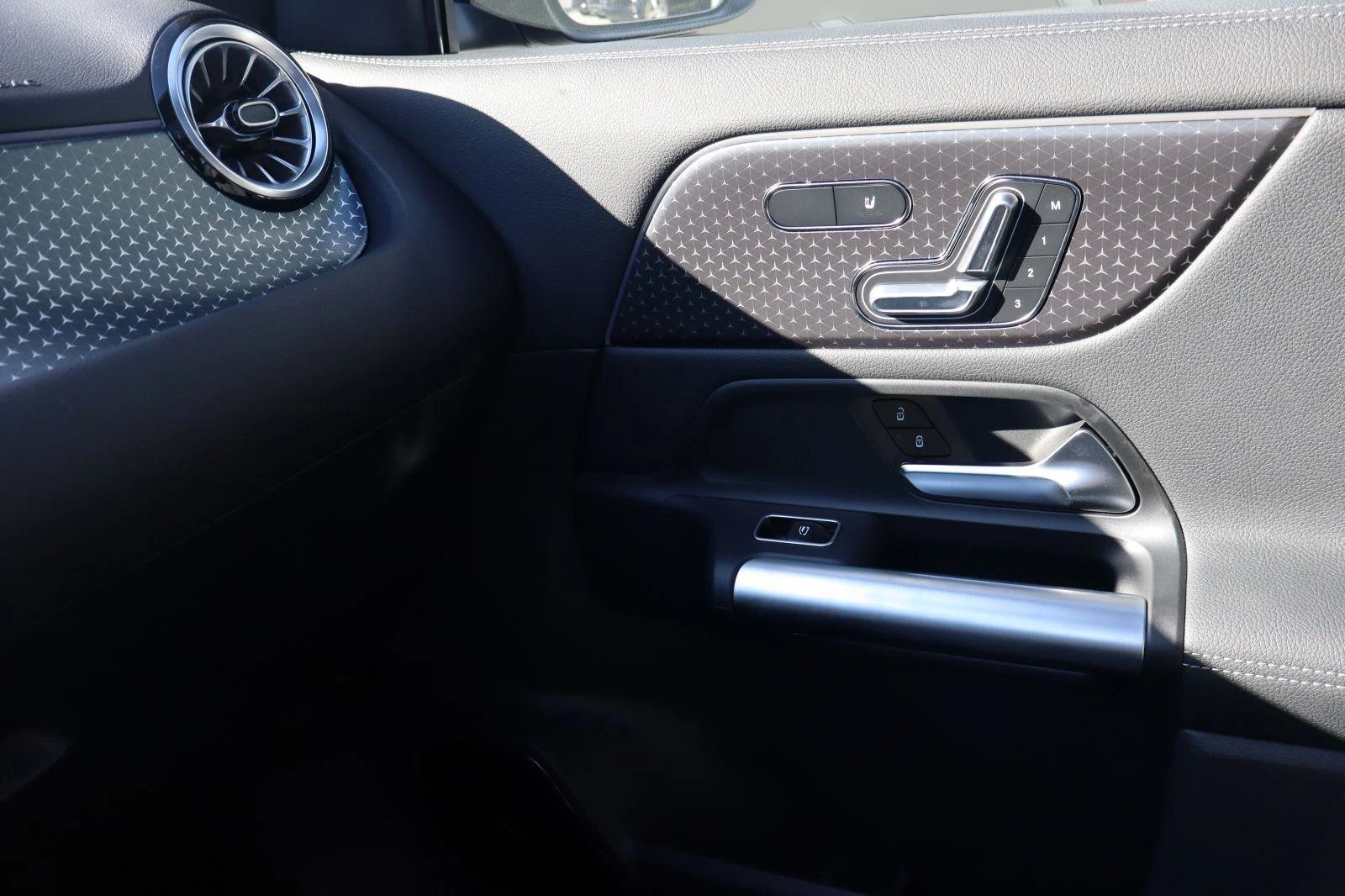 New 2026 Black Mercedes-Benz 250 4matic Suv image 19