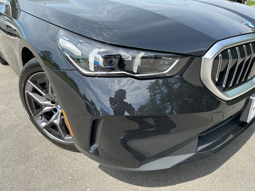 Used 2026 Black Sapphire Metallic BMW 530i xDrive image 30