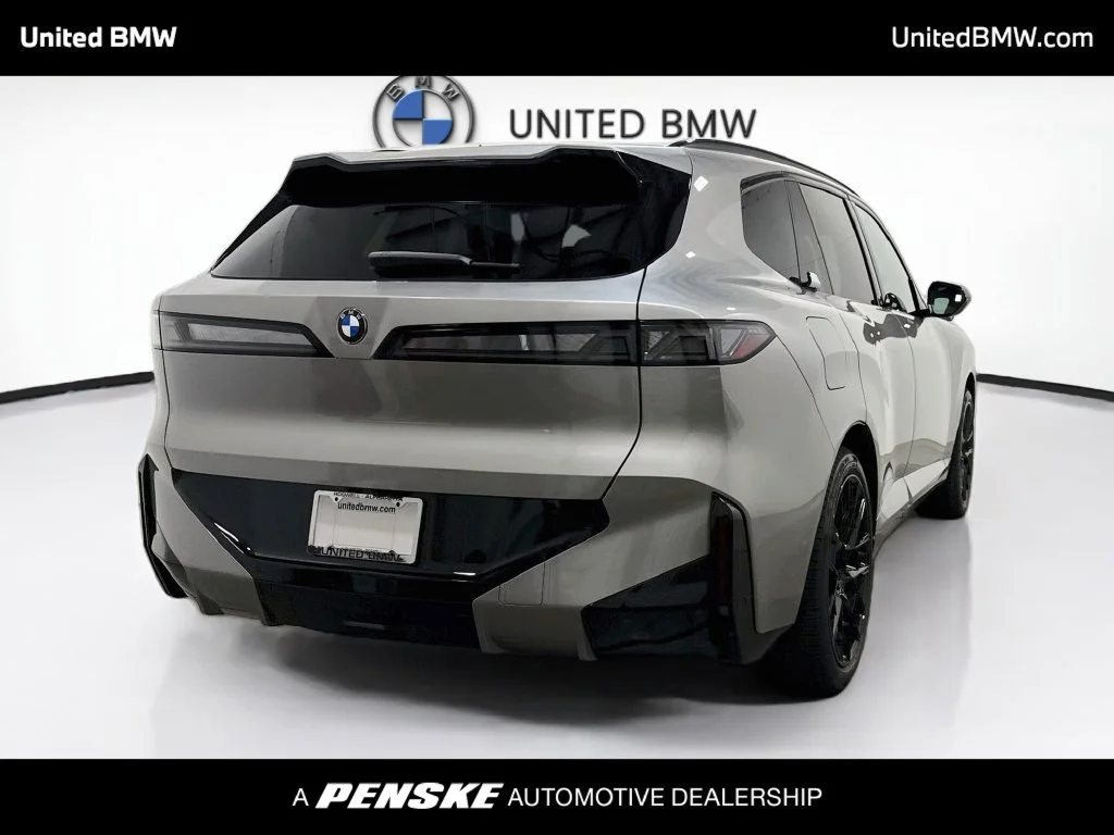 New 2027 Space Silver Metallic BMW  image 5