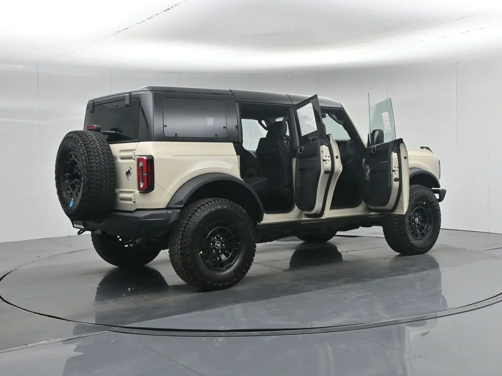 New 2026 Desert Sand Ford Badlands image 5