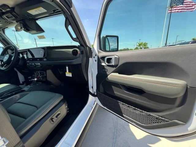 New 2026 Bright White Clear-Coat Exterior Paint Jeep Mojave image 20