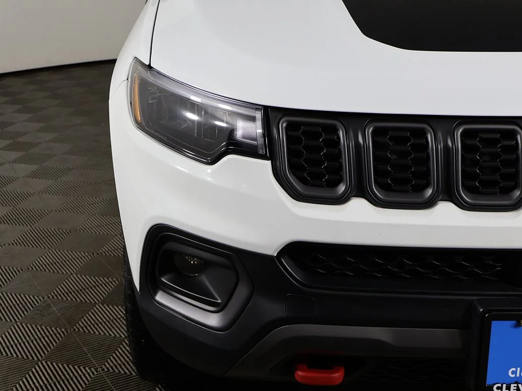 Used 2025 Bright White Clearcoat Jeep Trailhawk image 11