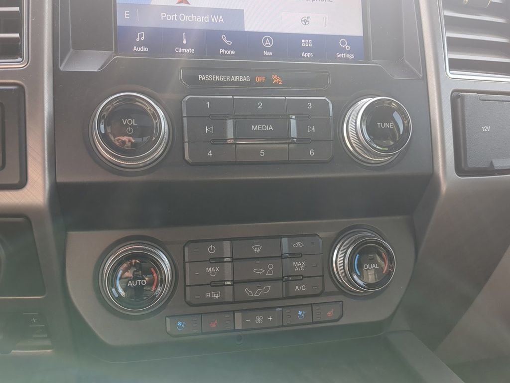 Used 2019  Ford Limited image 22