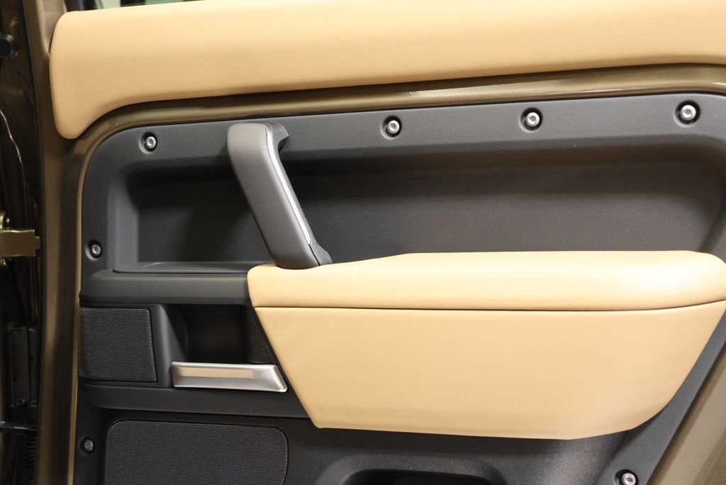 2026 Land Rover Defender X-Dynamic SE - Photo 43