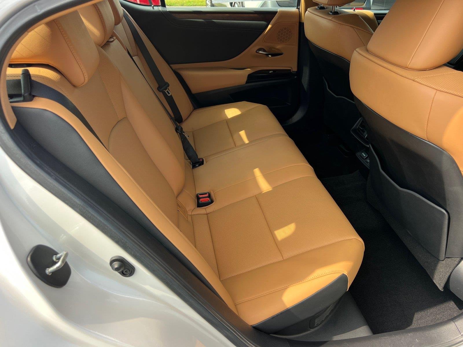 Used 2025 Eminent White Pearl Lexus ES 300h image 15