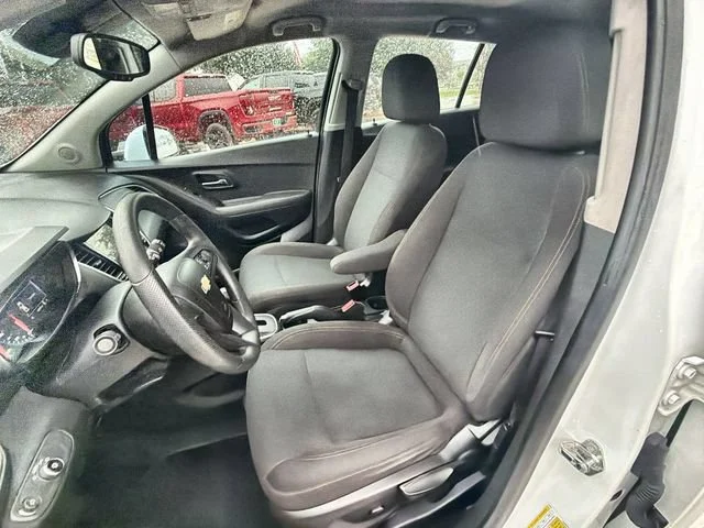 Used 2018 SUMMIT WHITE Chevrolet LS image 18