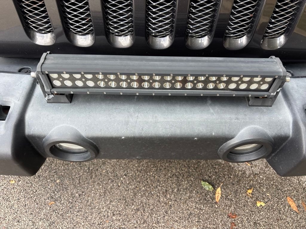 Used 2017 Gray Jeep Unlimited Sport image 33