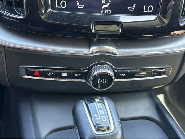 Used 2020 Black Volvo Momentum image 21