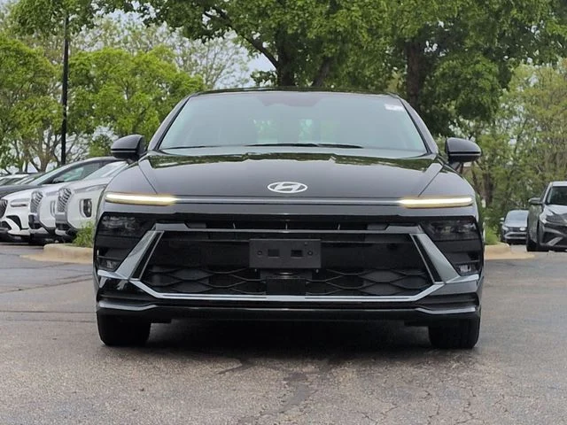Used 2026 Black Hyundai SE image 2