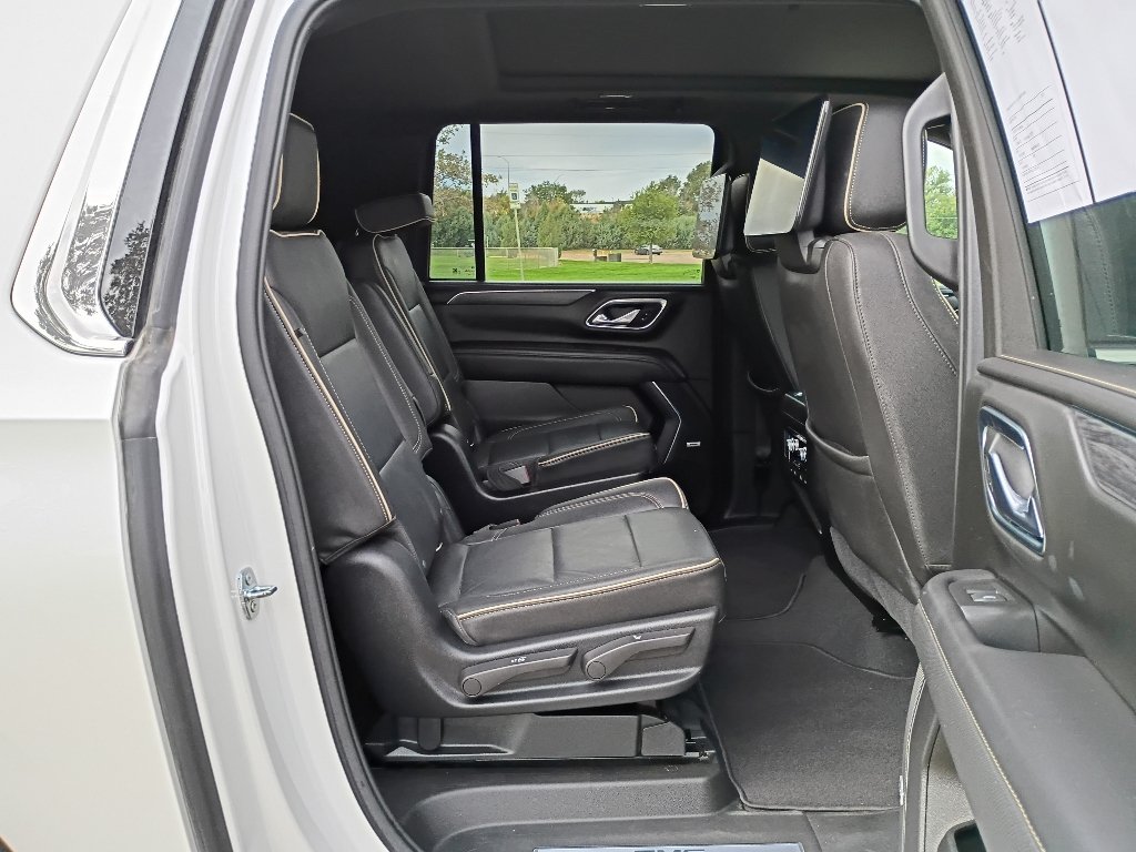 Used 2021 White Frost Tricoat GMC SLT image 15