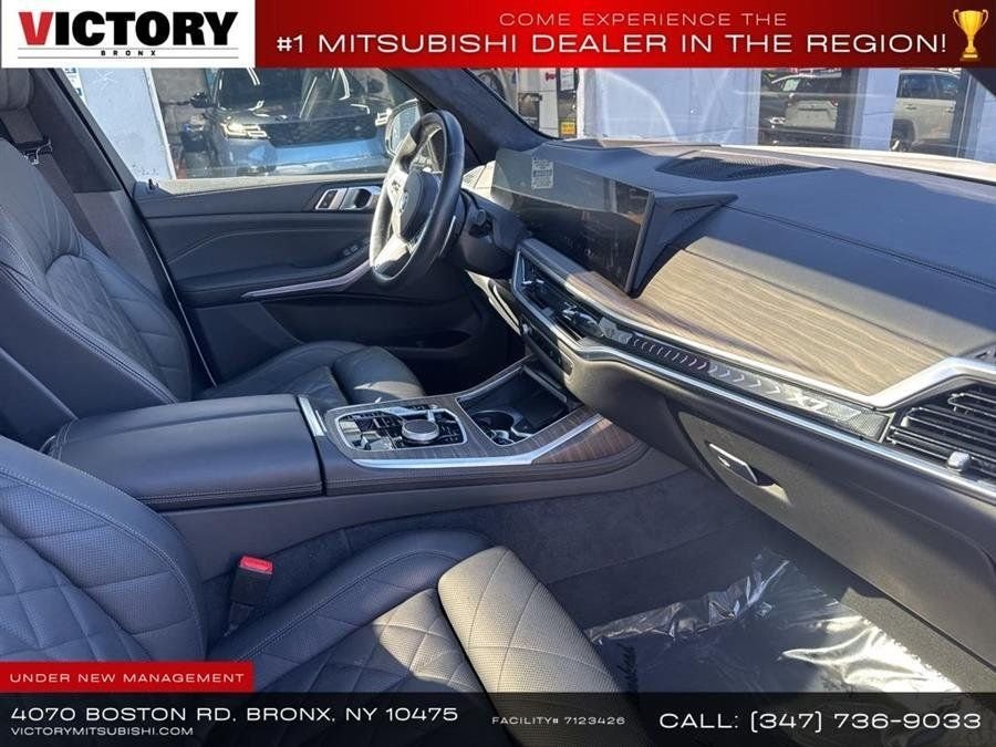 Used 2024 White BMW xDrive40i image 13