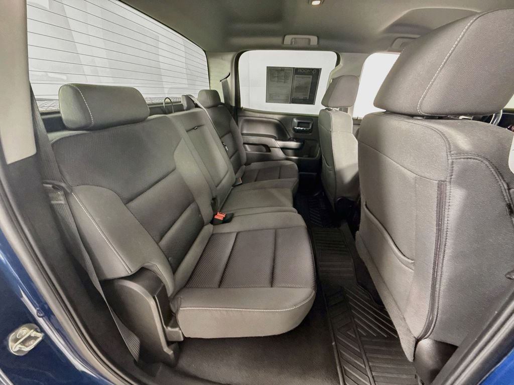 Used 2018 Deep Ocean Blue Metallic Chevrolet LT image 6
