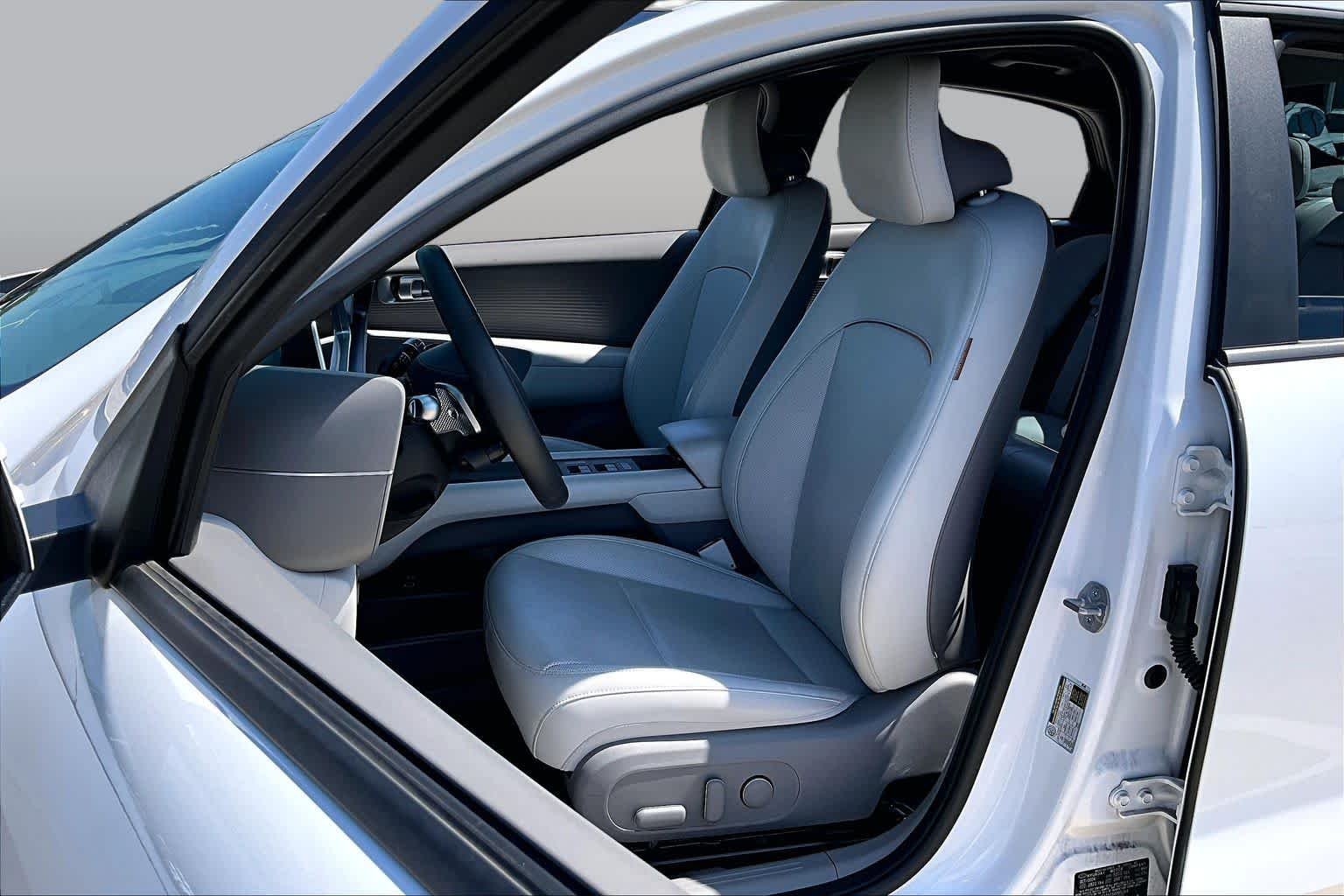 Used 2025 Serenity White Hyundai SEL image 8