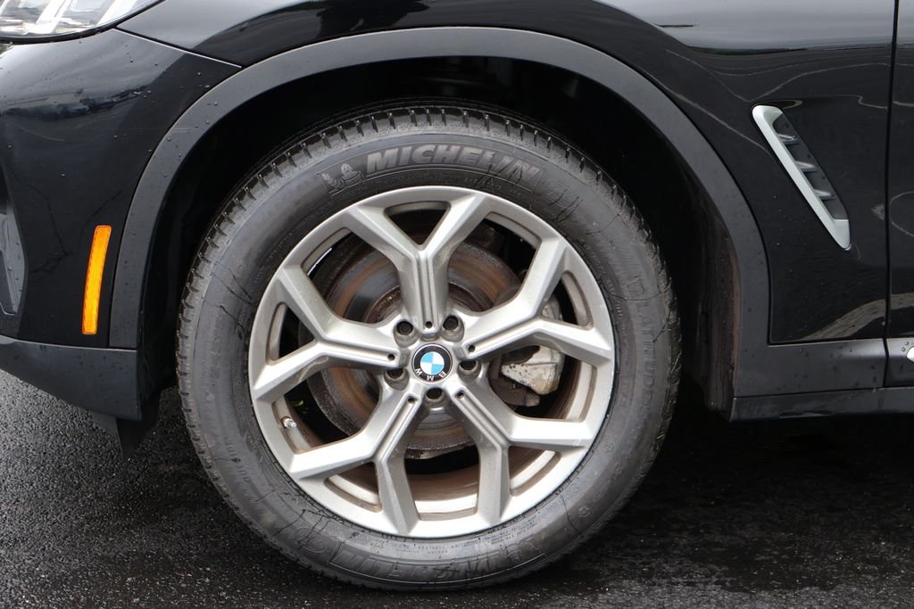 Used 2024  BMW xDrive30i image 12