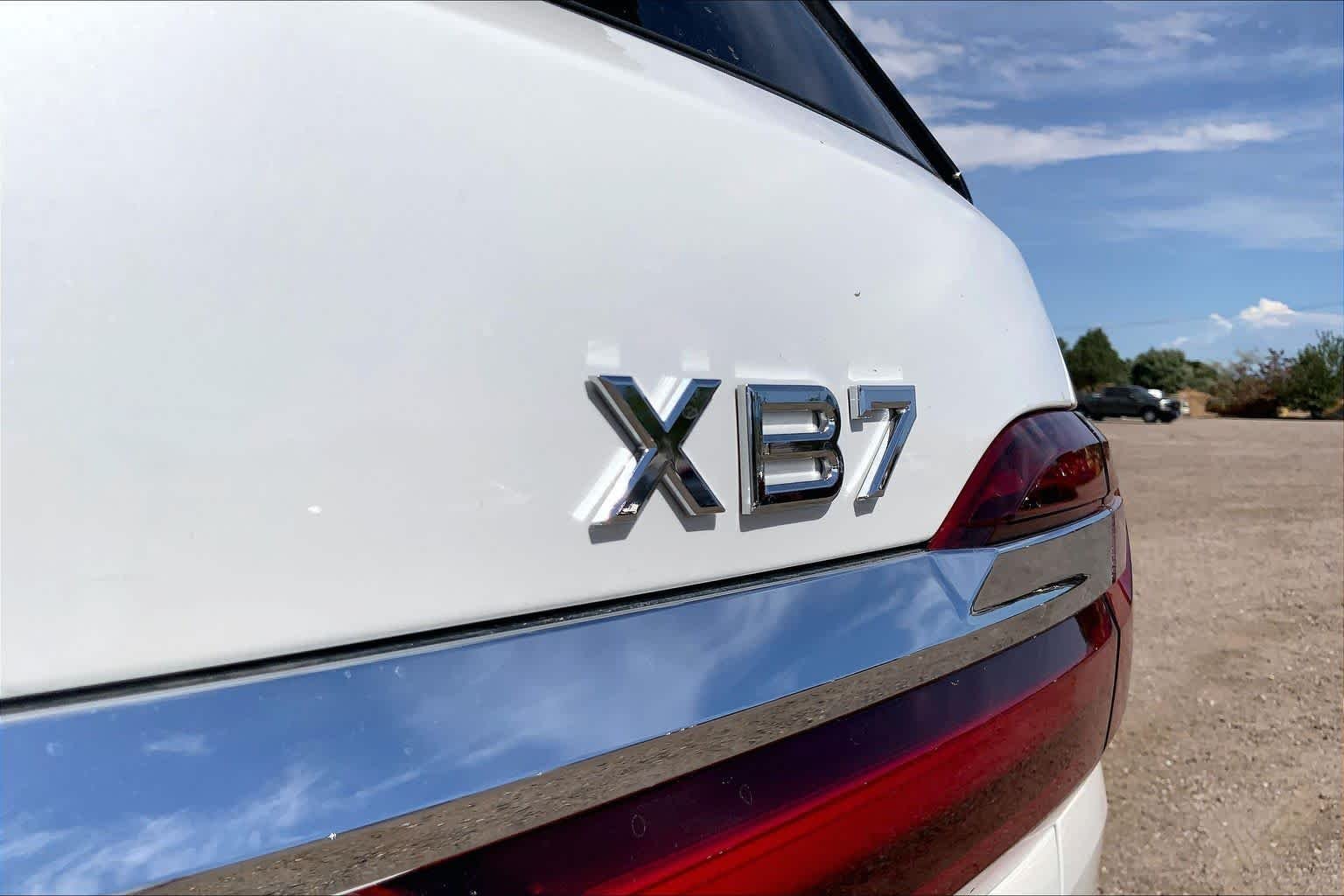 Used 2022 Mineral White Metallic BMW ALPINA XB7 image 9
