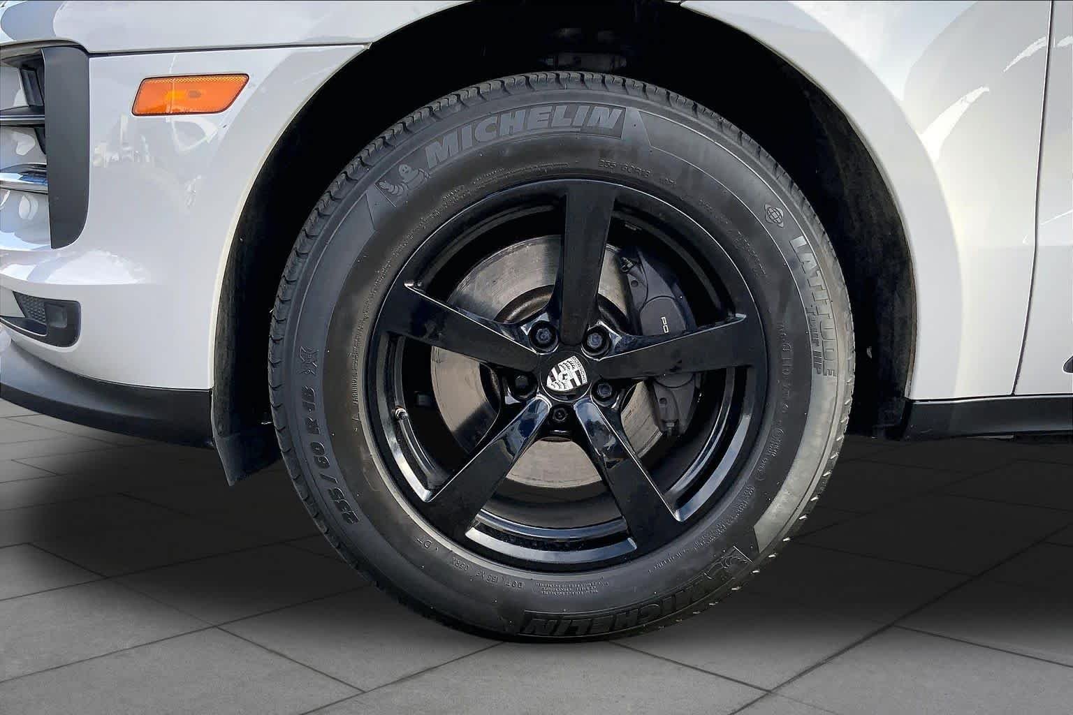 Used 2019 Carrara White Metallic Porsche  image 10