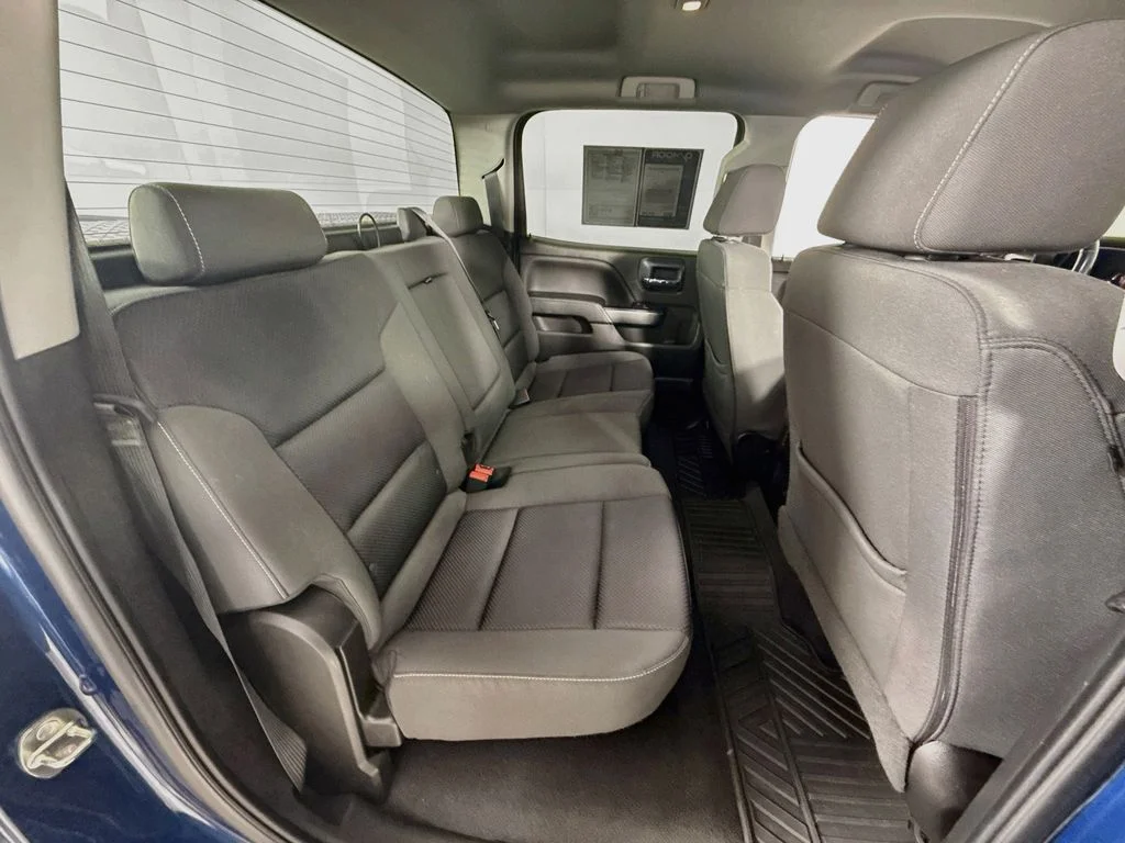Used 2018 Deep Ocean Blue Metallic Chevrolet LT image 6