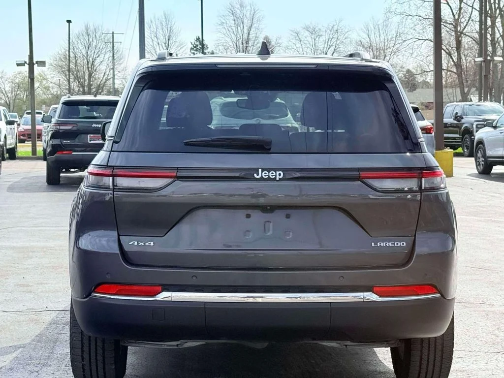 Used 2024 Gray Jeep Laredo image 8