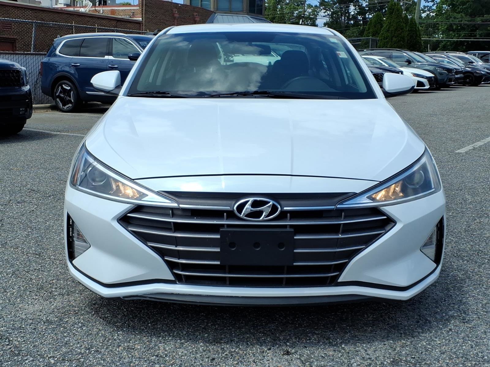 Used 2019 Quartz White Pearl Hyundai SE image 2