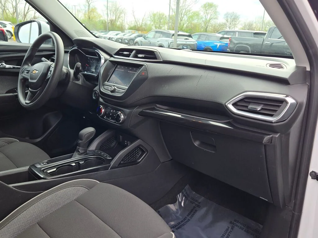 Used 2023 White Chevrolet LT image 7