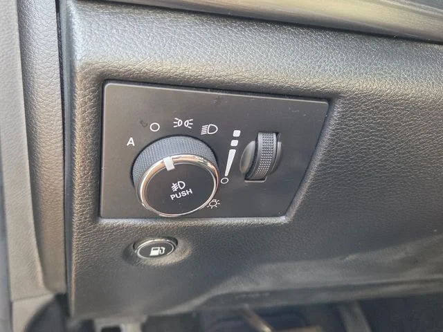 Used 2022 Black Jeep Laredo E image 27