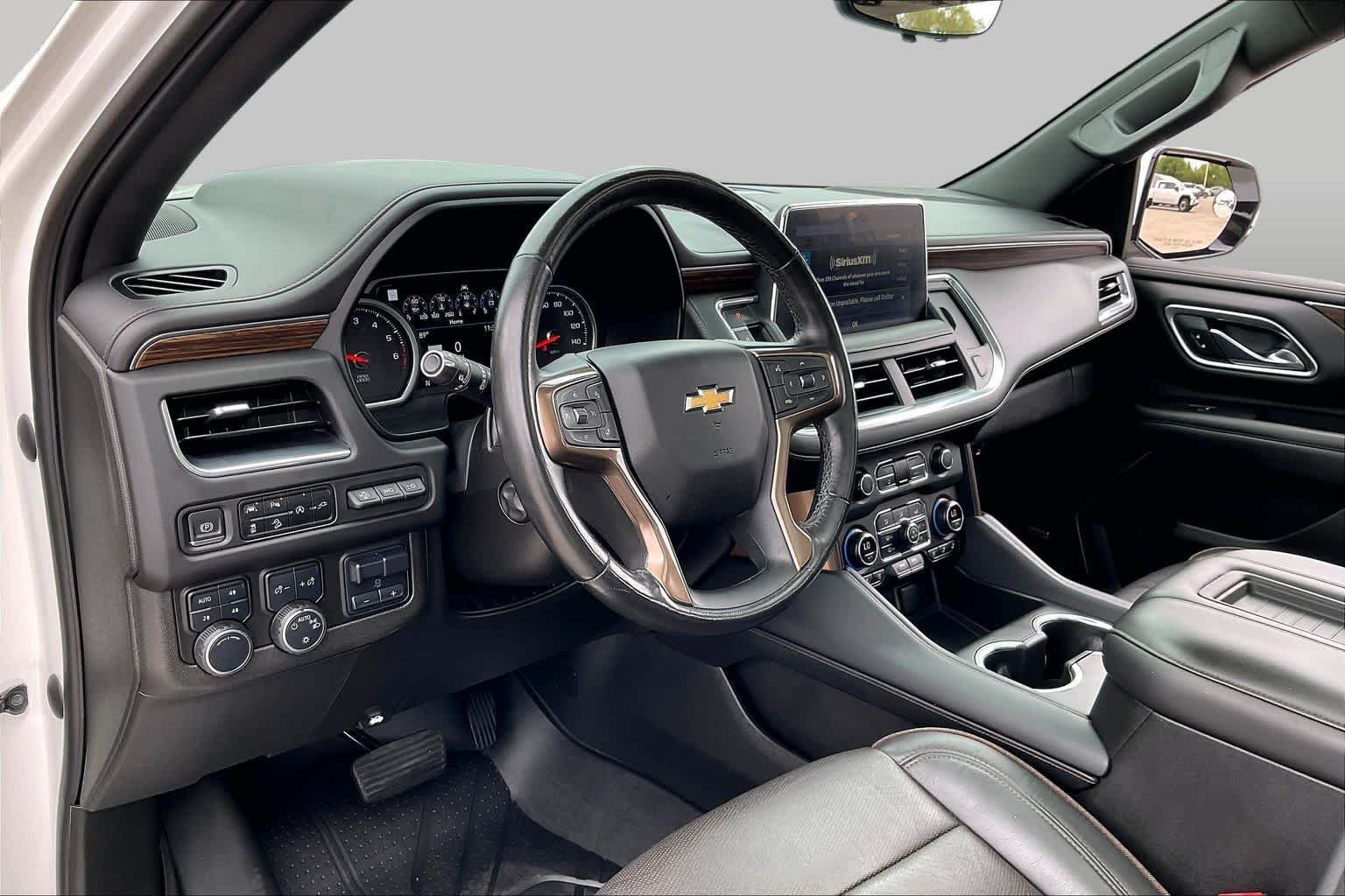 Used 2021 Iridescent Pearl Tricoat Chevrolet High Country image 17
