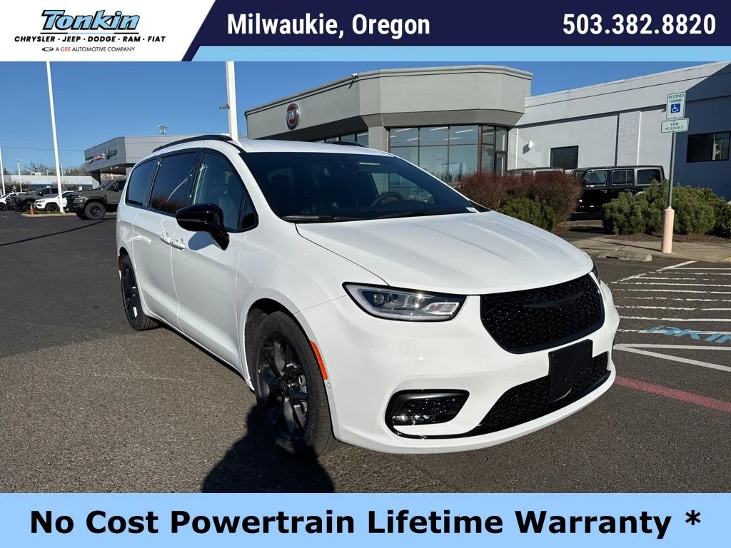 2026 Chrysler Pacifica Select's photo