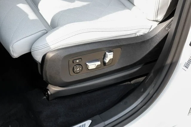 Used 2026 Alpine White BMW xDrive40i image 39