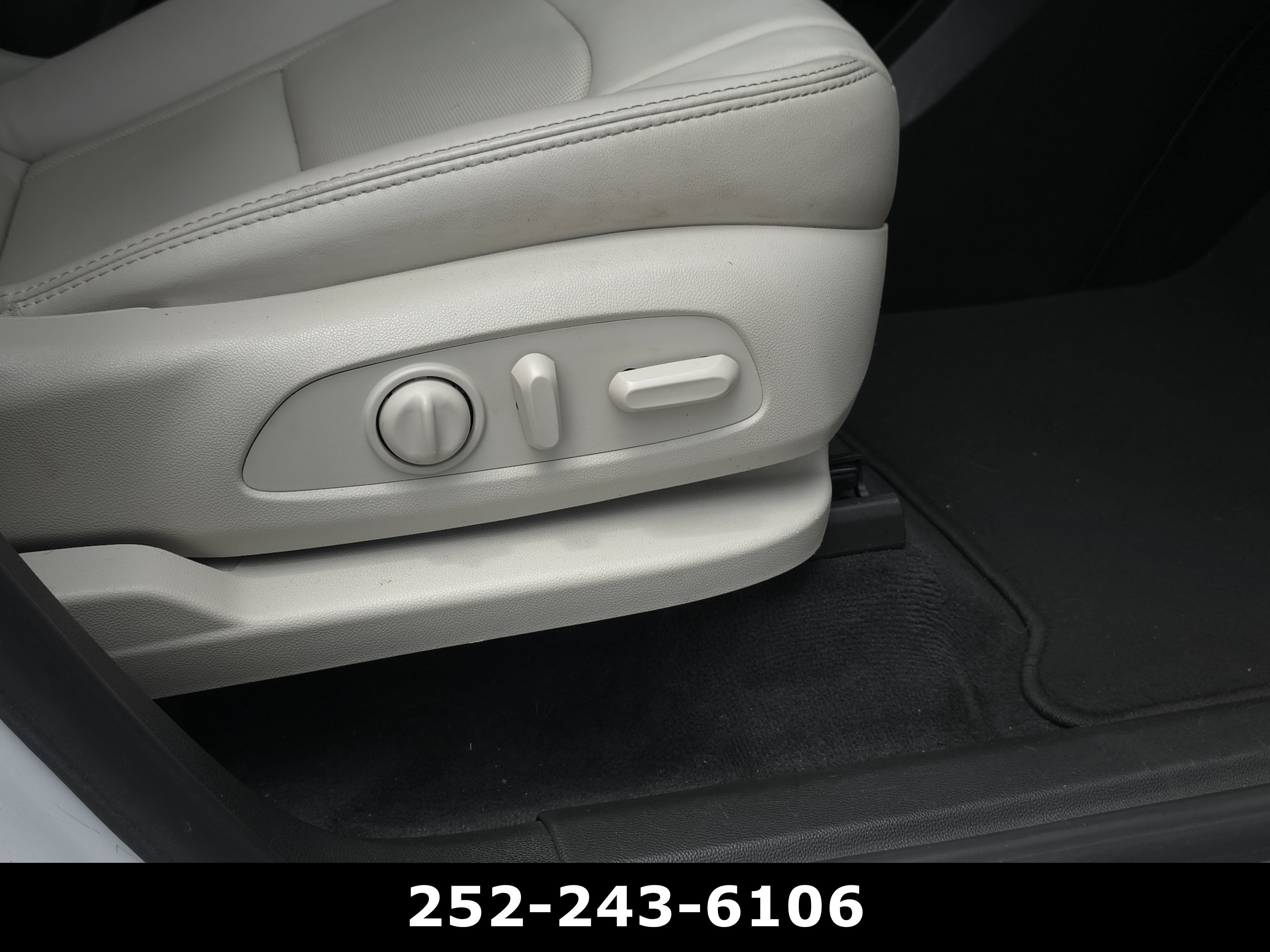 Used 2023 Summit White Buick Essence image 44