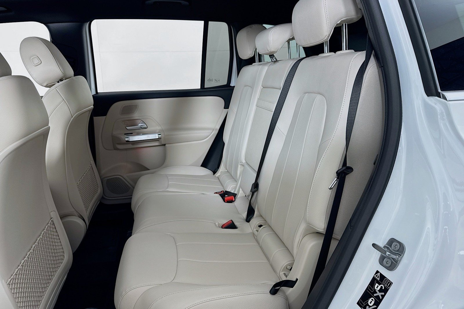 New 2026 Polar White Mercedes-Benz GLB 250 SUV image 7