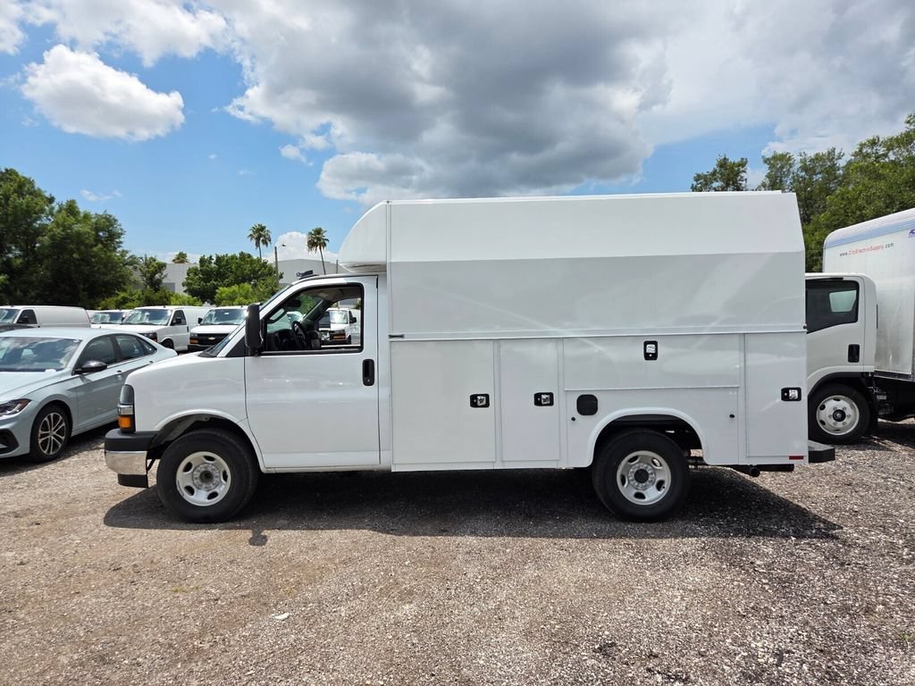 New 2026 Summit White Chevrolet 1WT image 5