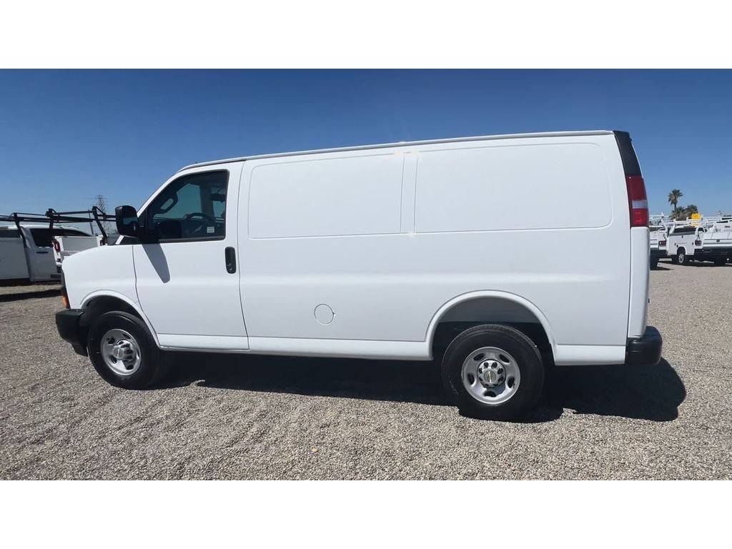 New 2026 Summit White Chevrolet 1WT image 10