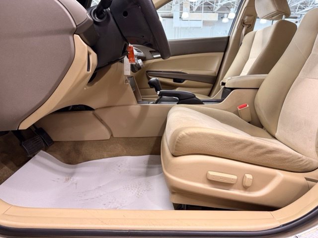 Used 2008 Gold Honda LX-P image 6